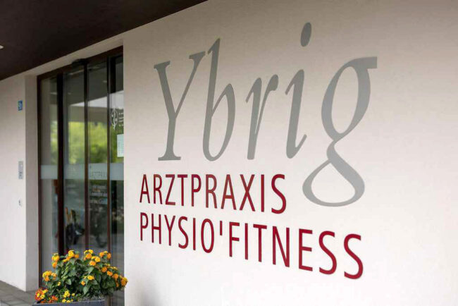 Arztpraxis-Ybrig-Unteriberg-Eingangsbereich